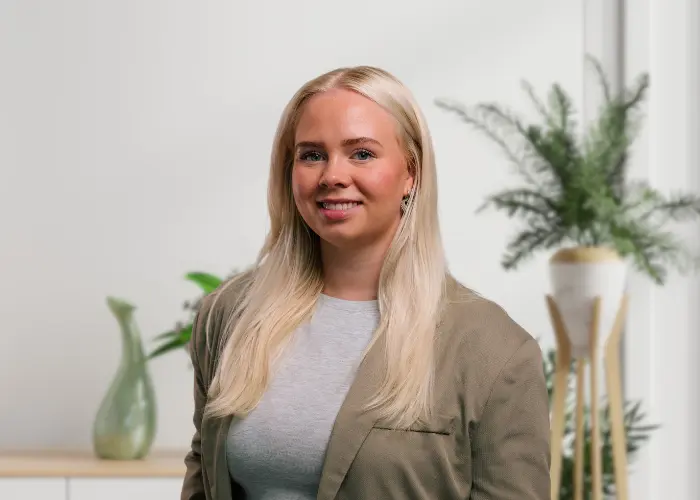 Dominique Faber, Marketing- en operationeel medewerker